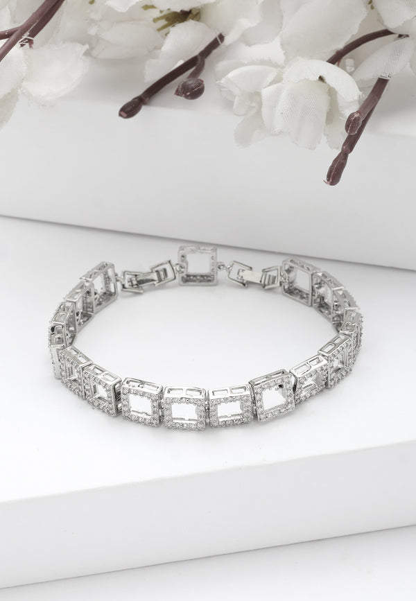 Diva Hollow Square Chain Bracelet