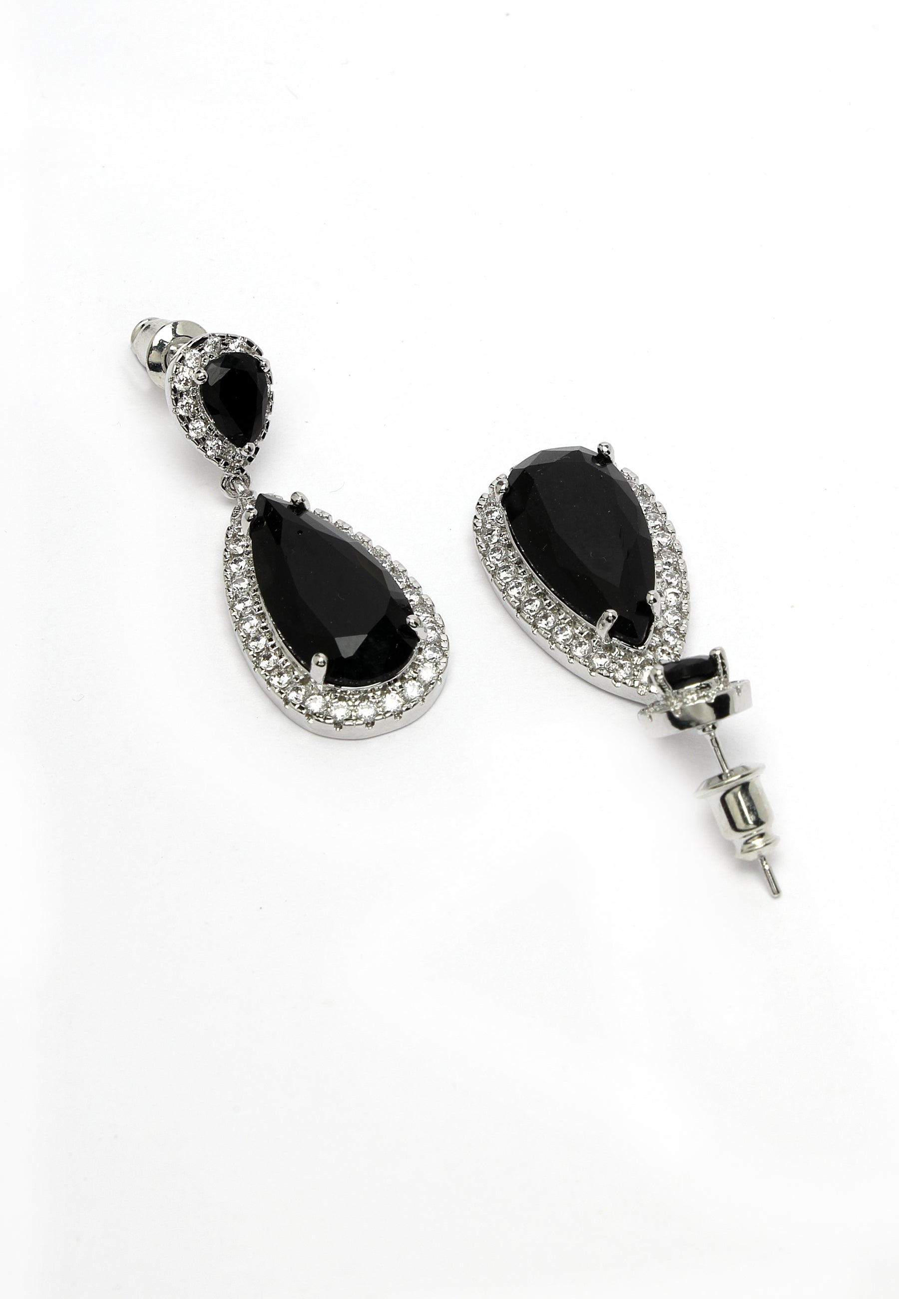 Boucles d'oreilles pendantes en zircone noire