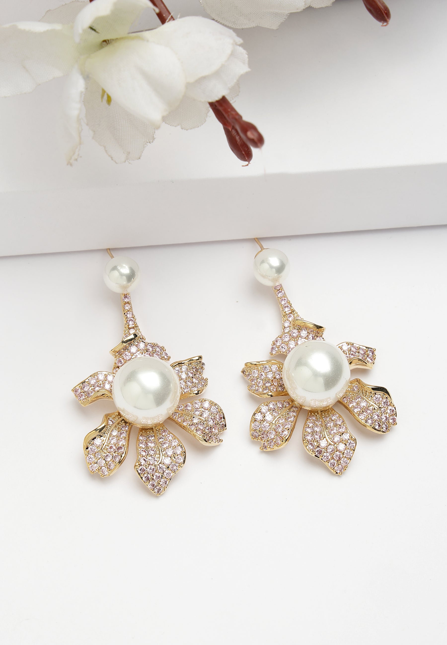 Zirconia Ciúbach Blooming Pearl Floral Earrings