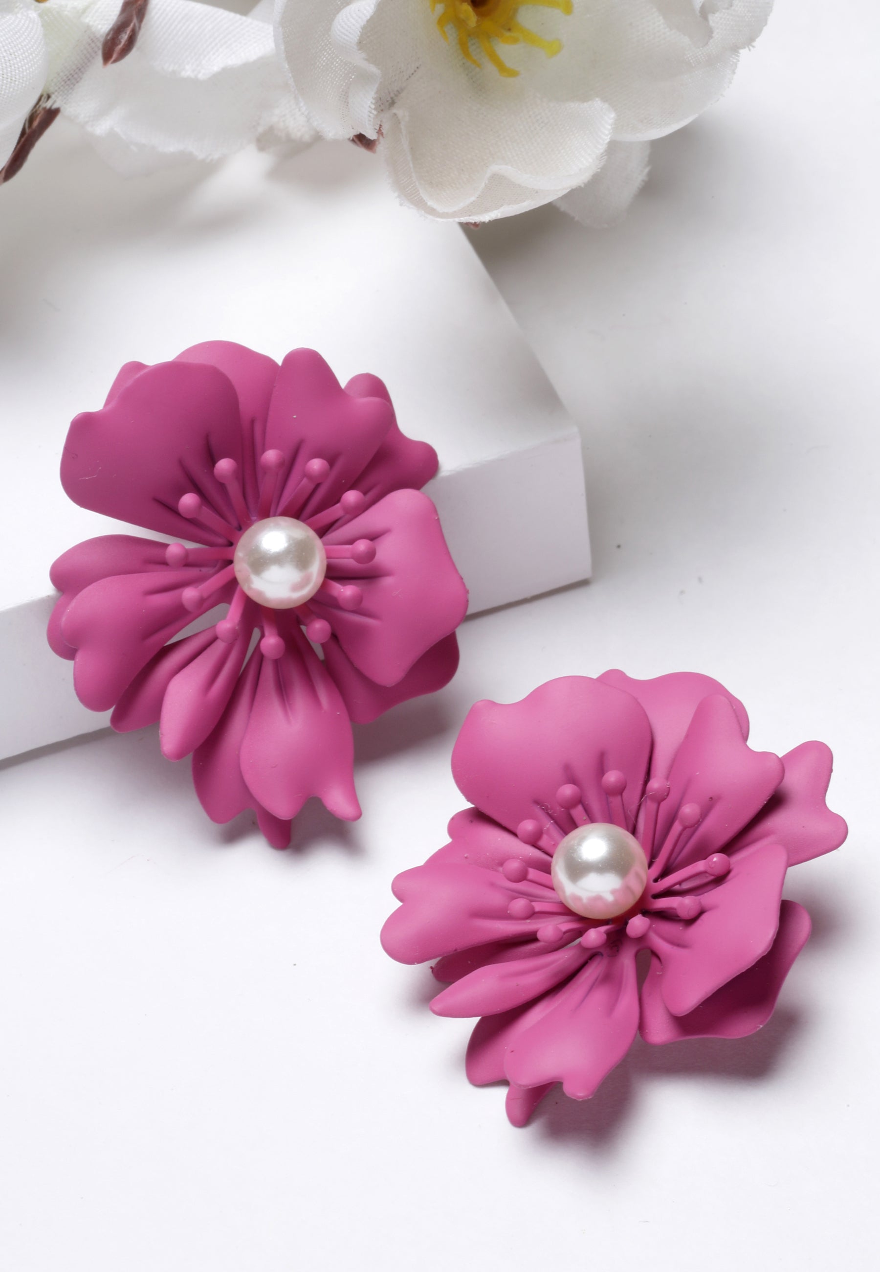 Pendientes de perlas florales en rosa moteado