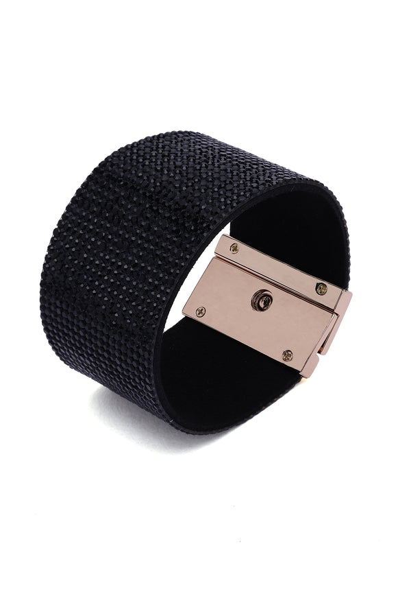 Bracelet manchette en cuir de luxe orné de cristaux