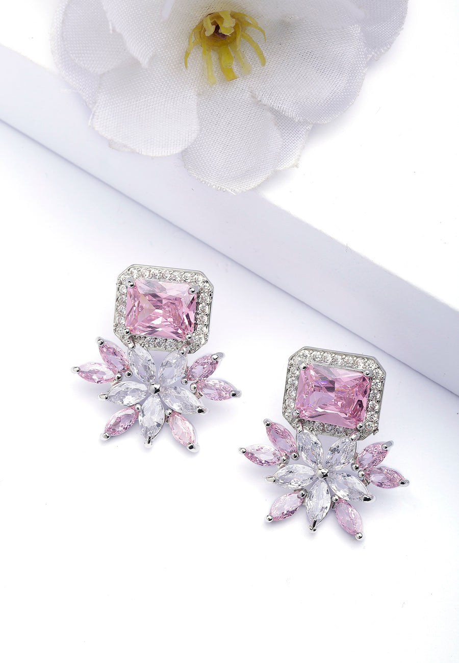 Orecchini a perno floreali rosa chiaro delicati