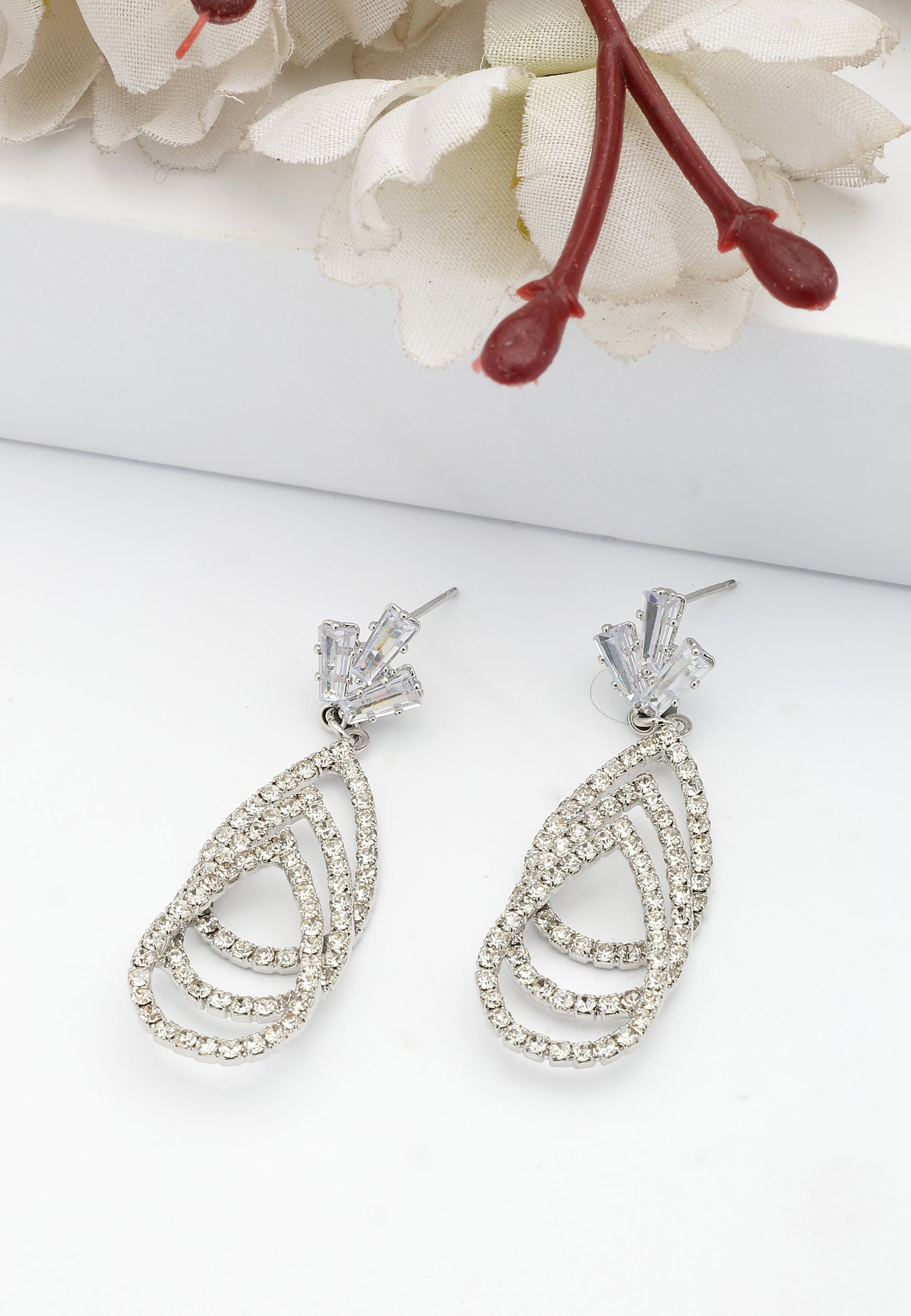 Boucles d'oreilles en diamant à trois niveaux étincelantes