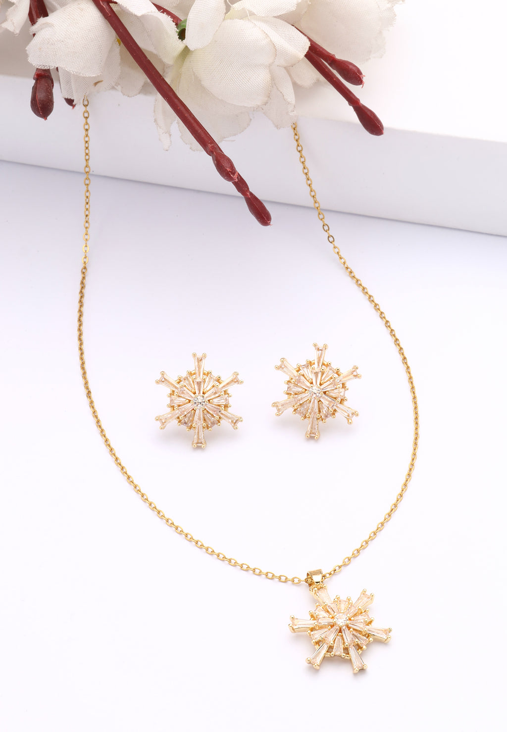 Conjunto de pendientes y collar de polvo de estrellas dorado