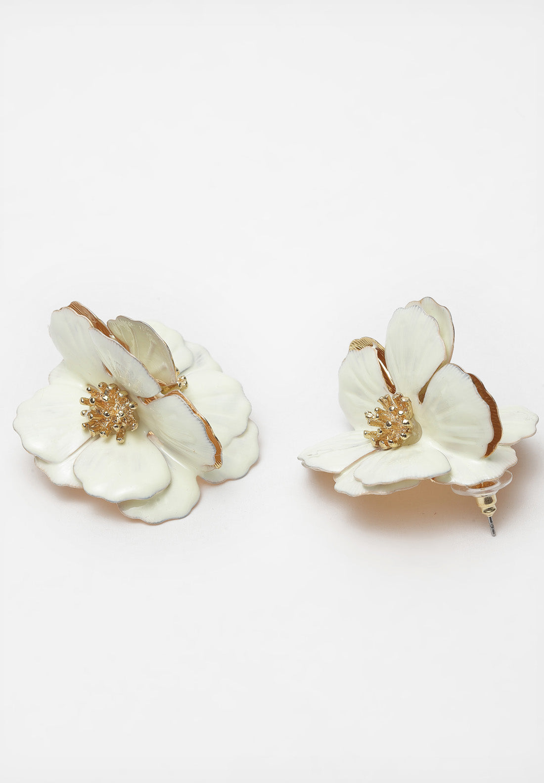 Weiße Blumen-Metallic-Ohrringe